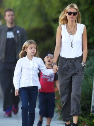 Gwyneth Paltrow s rodinkou na procházce
