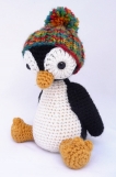 Klikněte na obrázek. Dostanete se na stránky finské autorky Anu. Potom klikněte na odkaz amigurumi penguin (in English). Tam máte návod jak tučňáka uháčkovat. Já si sama na to netroufnu, je to opravdu vyšší dívčí, ale zkusím návod dát babičce, která je mistr v háčkování.