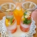 === Ingredience ===
6 sladkých pomerančů
3 lžíce třtinového cukru
vychlazená voda na zředění pomerančové šťávy

Na dozdobení
pokrájené ovoce jako je citron (chemicky neošetřený), jablka, jahody, výborná pro "navonění" vody je i salátová okurka
a samozřejmě kostky ledu

=== Příprava ===
Z pomerančů si vymačkejte šťávu, přeceďte dužinu. Doslaďte třtinovým cukrem a dolijte studenou vodou. Dozdobte ovocem, které máte po ruce.

Já jsem ještě použila čerstvou mátu a meduňku ze zahrádky.

==== Zázvorová limonáda ====
Pokud chcete mít průhlednou limonádu, použijte jemně nastrouhaný zázvor, cca 4 cm dlouhý kořen. Nechte ho louhovat ve sklenici vody alespoň 3 hodiny. Potom dolijte studenou vodou na 0,5 l, vymačkejte 2 limetky a doslaďte 2 lžícemi třtinového cukru nebo medu. Podávejte s ledem, dozdobené ve džbánku ovocem, já jsem použila pomeranč, grep a meloun.