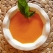=== Ingredience ===
rajčata, kupte si co nejšťavnatější
červená nebo žlutá paprika
celá cibule
1 lžíce kokosového oleje
1 lžíce másla
čili vločky
voda (volitelně šlehačka na zředění polévky)
sůl

=== Příprava ===
Do velkého hrnce vhodného do trouby si nakrajejte na velké kusy rajčata, velkou červenou nebo žlutou papriku, celou cibuli na velké lupeny, osolte a okořeňte červenými chili vločkami nebo černým pepřem. 

K zelenině přidejte jednu lžíci kokosového oleje a jednu lžíci másla. Celý hrnec dejte bez pokličky do trouby na 200 °C.

Pečte cca 1 hodinu. Občas zeleninu zamíchejte. Hrnec vyndejte z trouby a vše rozmixujte tyčovým mixerem, přidejte trochu šlehačky nebo vody (podle toho jak moc potřebujete hlídat kalorie : ), přidáním tekutiny docílíte vhodné polévkové konzistence. Podle chuti dosolte a dopepřete.

K polévce si můžete udělat z veky nebo housky krutony na másle.

Dobrou chuť :)