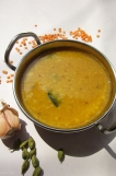 Dal Shorva (sosovicova) [http://akochutimasala.blogspot.in/2010/05/dal-shorva.html recept zde]