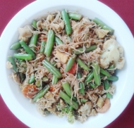 Tofu,rýžové nudle, zelenina