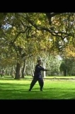 === Tai-Chi ===
Prastaré cvičení harmonicky spojující klid a pohyb, je to vlastně meditace v pohybu. Pomalé a jemné pohyby, které se v Tai Chi provádějí, vedou k uvolnění jak svalstva, tak i psychického napětí. Jde o cvičení, které poskytuje rovnováhu mezi ženskou energií JIN a mužskou energií JANG.

Původně byla tato asijská cvičení určená k procvičení bojového umění. Postupem času došlo k posunu, kdy je Tai-Chi vyhledáváno pro svou všestrannost. Harmonicky spojuje měkké, pomalé a uvolněné pohyby, na druhé straně rychlé pohyby.

Tai-Chi je také vyhledáváno pro svůj prokazatelně pozitivní přínos při řadě onemocnění jako jsou kardiovaskulární nebo ortopedické nemoci.

Tai-chi učí cestu k harmonii s vlastním tělem a zvyšuje odolnost proti stresu.

Cvičte beze spěchu. Pozorujte své tělo, správně pravidelně dýchejte.

Pozorujte mistra, jeho pohyby rukou, nohou, držení těla, sevření nebo protažení prstů, našlapování na paty nebo na špičky...

Pusťte si nějakou harmonickou hudbu, kterou máte rádi, nebo si kupte zvuky vody, lesa, nebo jinou uklidňující variantu.

Pokud cvičíte doma vždy si před cvičením vyvětrejte, nebo cvičte venku. Nevynechávejte ani momenty sklidnění, relaxace, klidně zavřete oči a pozorujte své tělo.

Zaujalo vás cvičení? Najděte si ve vašem okolí oddíl kde Tai-Chi cvičí a kde vám vysvětlí jednotlivé pohyby a naučí vás jak se správně pohybovat a dýchat.