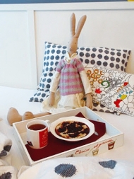 Romantické raňajky v posteli s Johanou: ovsená kaša s ríbezľovou omáčkou so škoricou a klinčekom