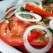 Celerovou a čenekovou sůl snadno koupíte přes internet.

=== Ingredience ===
recept na 4 porce
4 střední rajčata
1 stroužek česneku, prolisovaný
2 lžíce na jemno nakrájené čestvé bazalky
1 střední červená cibule, nakrájená na tenká kolečka

NA ITALSKOU ZÁLIVKU
udělejte si více suché směsi do zásoby a dejte do lednice
1 lžíce česnekové soli
1 lžíce cibulového prášku
1 lžíce bílého cukru
2 lžíce sušeného oregana
1 lžička namletého pepře
1/4 lžičky sušeného tymiánu
1 lžička sušené bazalky
1 lžička sušené petrželky
1/4 lžičky celerové soli
2 lžíce soli

Před použitím na salát smíchejte 2 lžíce této suché směsi, popsané výše, s 1/4 hrnku bílého balsamic octa, 2/3 hrnku olivového oleje, 2 lžíce vody

=== Příprava ===
Promíchejte všechny ingredience, salát vychlaďte a vychutnejte si ho!