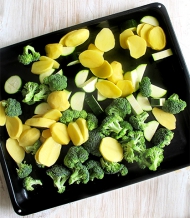 Dietní příloha - pečená brokolice s cuketou a bramborami