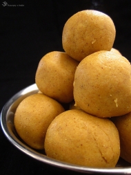 Besan Ladoo