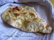 Cesnakovy Naan s cernuchou